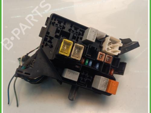Used Fuse box TOYOTA YARIS (_P1_) 1.3 (SCP12_, SCP13_, SCP12R, SCP13R) (87 hp) 29582009