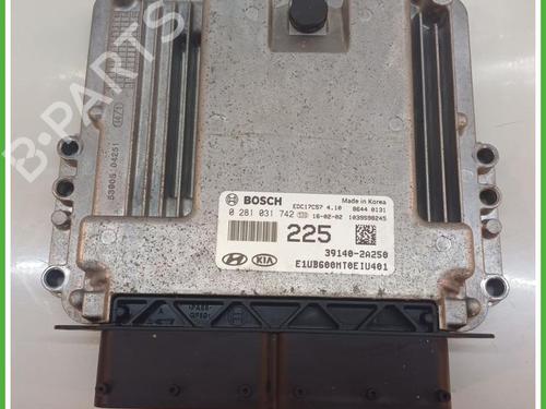 Used Engine control unit (ECU) Engine control unit (ECU) KIA RIO III (UB) 1.4 CRDi (90 hp) 40137635 40137635
