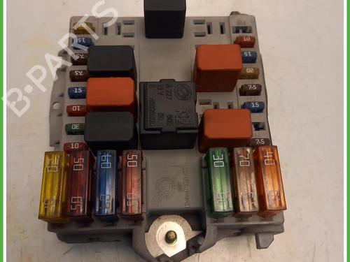 Used Fuse box Fuse box FIAT PUNTO (176_) 60 1.2 (176AP, 176AR, 176AQ, 176BB) (60 hp) 40072825 40072825