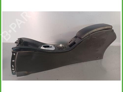 Used Armrest / Center console RENAULT MEGANE III Grandtour (KZ0/1) 1.5 dCi (KZ09, KZ0D, KZ1G, KZ29, KZ14, KZ1W, KZ10, KZ1F,... (110 hp) 26671656
