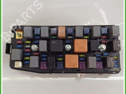 Used Fuse box CHEVROLET CAPTIVA (C100, C140) 2.4 4WD (136 hp) 20233643