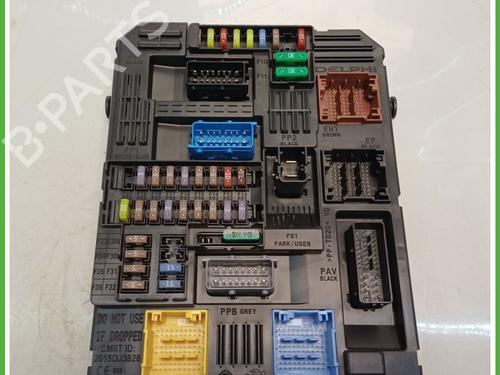 Used Fuse box CITROËN C4 CACTUS 1.2 THP 110 (110 hp) 31013002
