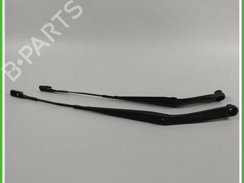 Used Front windshield wiper arm Front windshield wiper arm HYUNDAI TUCSON (NX4E, NX4A) 1.6 T-GDi Hybrid HTRAC (179 hp) 40132478 40132478