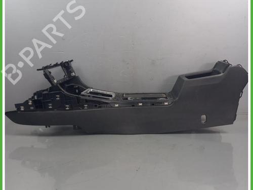 middle-console-vw-golf-vii-5g1-bq1-be1-be2-2012-2013-2014-2015-2016-2017-2018-2019-2020-2021-40135274 main image
