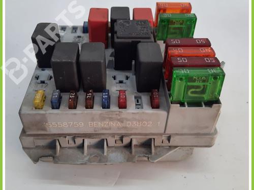 Fuse box ALFA ROMEO 147 (937_) 1.6 16V T.SPARK (937.AXA1A, 937.AXB1A, 937.BXB1A) | BP11368651E1