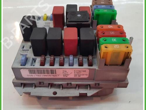 Fuse box RENAULT TWINGO II (CN0_) 1.2 Turbo (CN0C, CN0F) | BP40133240E1 - Image 2