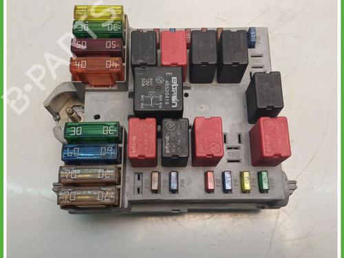 Used Fuse box LANCIA YPSILON (843_) 1.3 JTD (843.AXD11, 843.AXD1A) (70 hp) 30962153