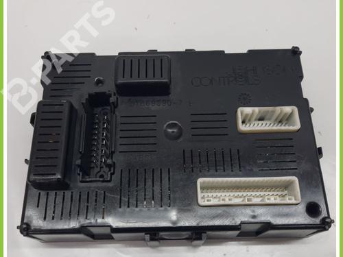 Used Fuse box NISSAN MICRA III (K12) 1.5 dCi (86 hp) 11368401