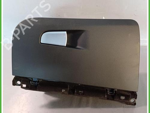 glove-box-alfa-romeo-giulia-952_-2015-40143548 main image