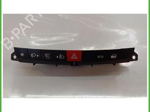 switch-fiat-500l-351_-352_-2012-40140596 main image