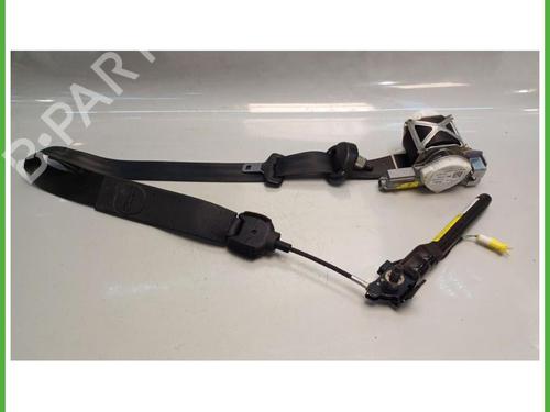 front-right-seatbelt-fiat-500l-351_-352_-2012-40143582 main image