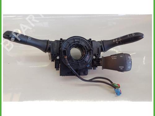 switch-renault-megane-iv-hatchback-b9amn_-2015-40141775 main image