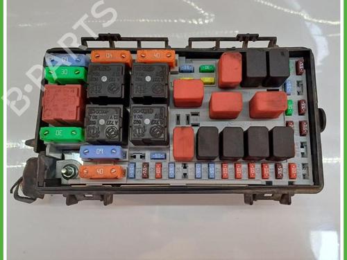 Used Fuse box Fuse box FIAT GRANDE PUNTO (199_) 1.3 D Multijet (199.AXD11, 199.AXD1A, 199.AXD1B,... (90 hp) 40139851 40139851