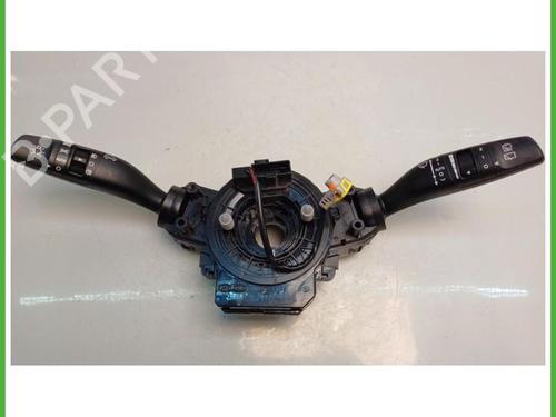 switch-kia-stonic-yb-2017-40143829 main image