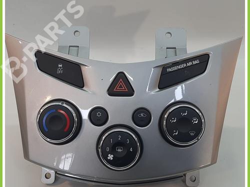 Panel klimatyzacji / ogrzewania CHEVROLET TRAX 1.7 TD 95298401
