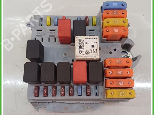 Used Fuse box Fuse box FIAT CROMA (194_) 1.9 D Multijet (194AXB1B) (120 hp) 40138497 40138497