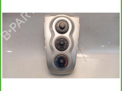Used Climate control Climate control TOYOTA YARIS (_P9_) 1.3 VVT-i (SCP90_, SCP90R) (87 hp) 40072931 40072931