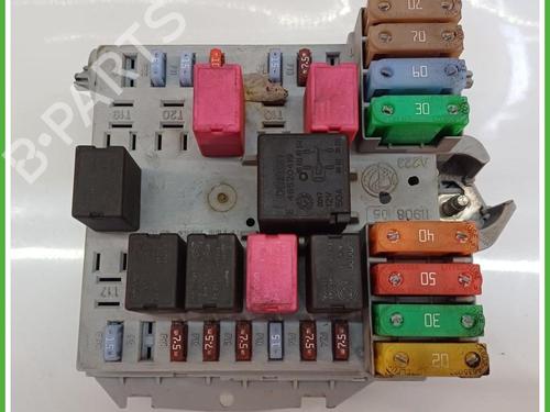 Used Fuse box Fuse box LANCIA YPSILON (843_) 1.2 (843.AXA1A) (60 hp) 40140137 40140137