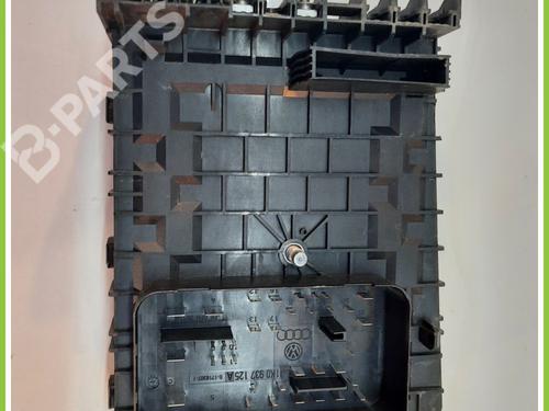 Fuse box VW GOLF V (1K1) 1.6 FSI | BP11822405E1 