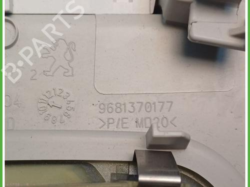 Interior roof light PEUGEOT 3008 I MPV (0U_) 1.6 HDi | BP26671678I8