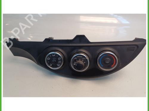 Used Climate control TOYOTA YARIS (_P13_) 1.5 (NSP131_) (112 hp) 25708156