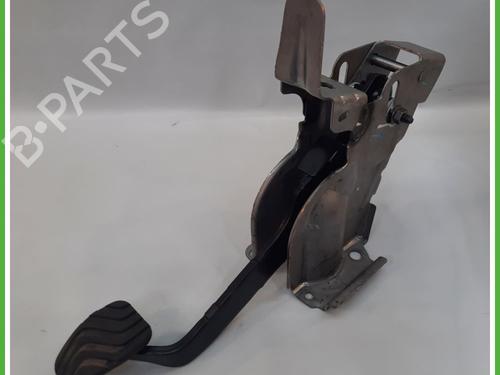 Used Pedal DACIA SANDERO III 1.0 TCe 100 ECO-G (101 hp) 13363564