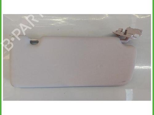 left-sun-visor-renault-megane-iv-hatchback-b9amn_-2015-40141779 main image