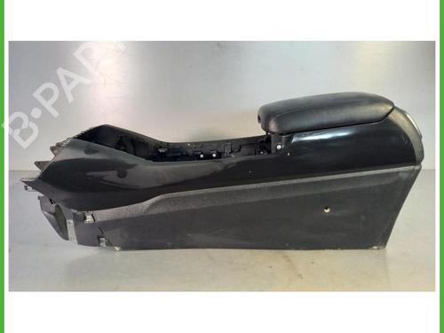 Used Middle console Middle console KIA SORENTO III (UM) 2.2 CRDi (200 hp) 40146304 40146304