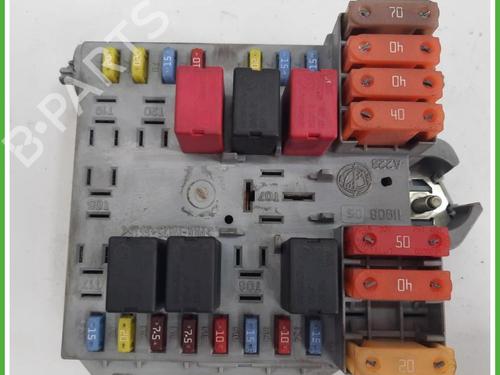 Used Fuse box Fuse box ALFA ROMEO 159 Sportwagon (939_) 1.9 JTDM 16V (939BXC1B, 939BXC12) (150 hp) 40131784 40131784