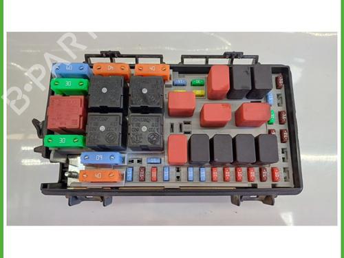 Used Fuse box FIAT GRANDE PUNTO (199_) 1.3 D Multijet (75 hp) 19084002