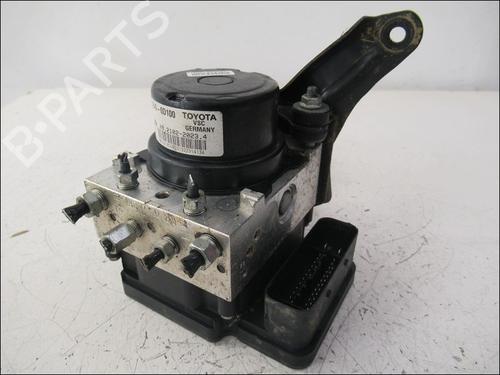 Used ABS pump TOYOTA YARIS (_P13_) 1.4 D (NLP130_, NLP130) (90 hp) 15419852