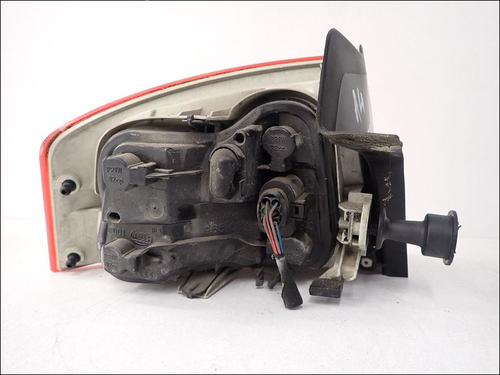 Højre baglygte AUDI A4 B7 (8EC) 1.9 TDI (116 hp) 15418842