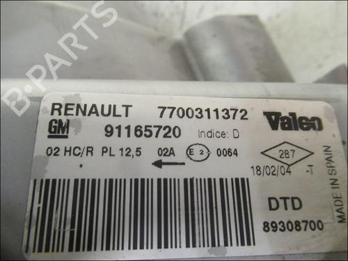 Used Right headlight RENAULT TRAFIC II Van (FL) 1.9 dCi 100 (FL0C, FL0K, FL0B) (101 hp) 17135295
