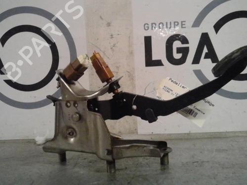 Used Clutch pedal NISSAN MICRA IV (K13K, K13KK) 1.2 DIG-S (98 hp) 14549639