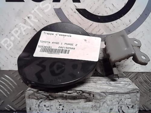 Używane Klapa wlewu paliwa TOYOTA AYGO (_B1_) 1.4 D-4D (WNB10_, WNB10R) (54 hp) 13850801