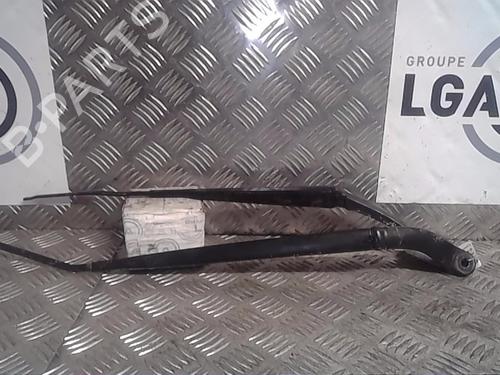 Used Front windshield wiper arm RENAULT MEGANE IV Hatchback (B9A/M/N_) 1.2 TCe 130 (B9MR) (130 hp) 14555417