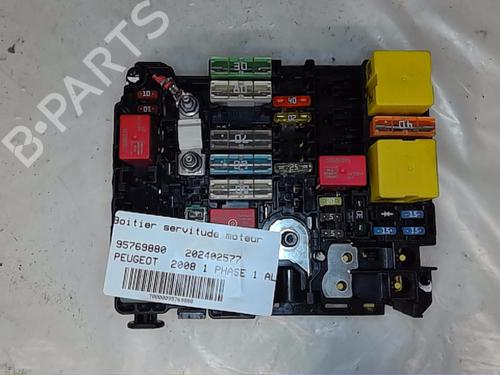 Boîte à Fusibles PEUGEOT 2008 I (CU_) 1.2 THP 110 / PureTech 110 (110 hp) 22592946