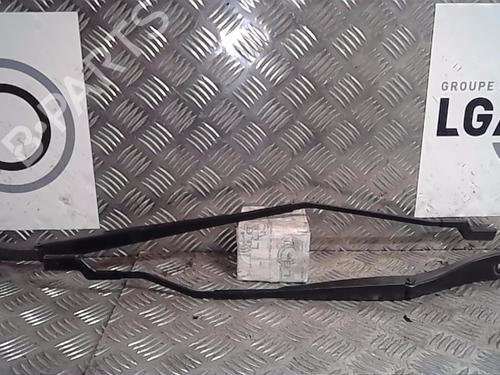 Used Front windshield wiper arm RENAULT CLIO V (B7_) 1.3 TCe 130 (B7MF) (131 hp) 14554617