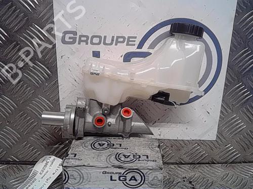 Used Brake master cylinder RENAULT MEGANE IV Hatchback (B9A/M/N_) [2015-2025]  14521696
