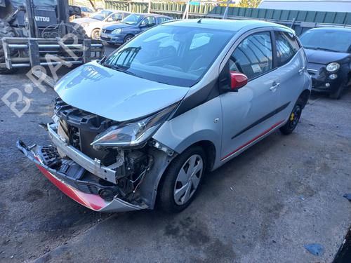 Brugte TOYOTA AYGO (_B4_) 1.0 (KGB40) (69 hp) 4275893
