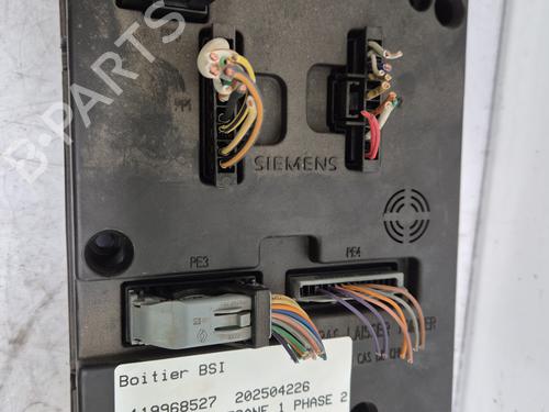 Used Fuse box Fuse box 38607492 38607492