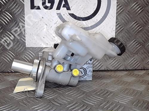 Used Brake master cylinder PEUGEOT 3008 II SUV (MC_, MR_, MJ_, M4_) 2.0 BlueHDi 180 (181 hp) 30924487