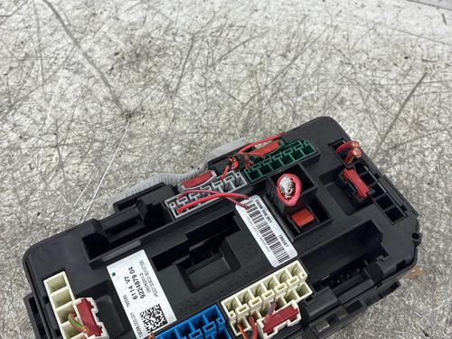 Used Fuse box Fuse box 39599549 39599549