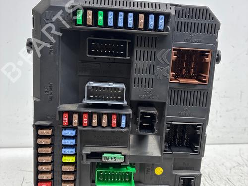Used Fuse box Fuse box 39385238 39385238