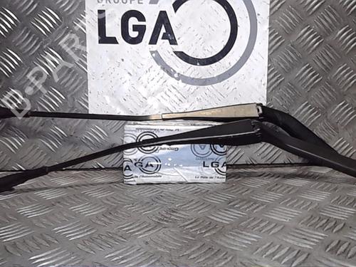 Used Front windshield wiper arm BMW 1 (E87) 118 d (143 hp) 14559876