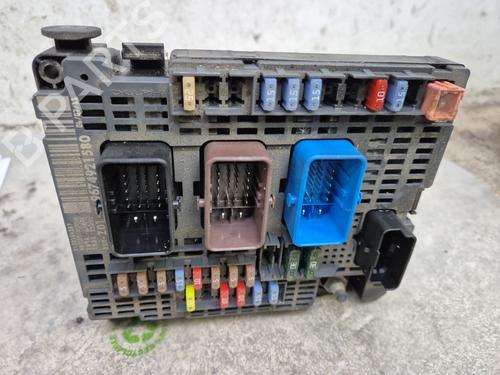 Used Fuse box CITROËN C4 II (NC_) 1.6 HDi 110 (112 hp) 30521683