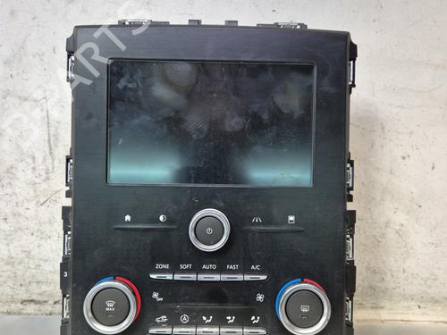 display-monitor-renault-megane-iv-hatchback-b9amn_-2015-30473796 main image