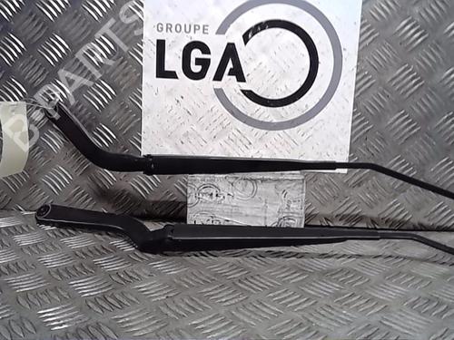 Used Front windshield wiper arm RENAULT TWINGO III (BCM_, BCA_) 0.9 TCe 95 (92 hp) 14559344