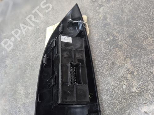 Right front window switch NISSAN JUKE (F15) 1.5 dCi | BP30739777I26