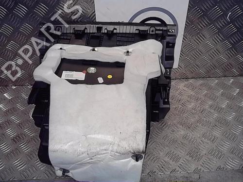 Used Glove box RENAULT CLIO V (B7_) 1.0 TCe 100 (B7MT) (101 hp) 30806990